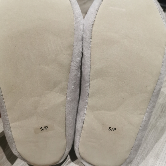 Plush clog sloth slipper - Picture 2 of 3